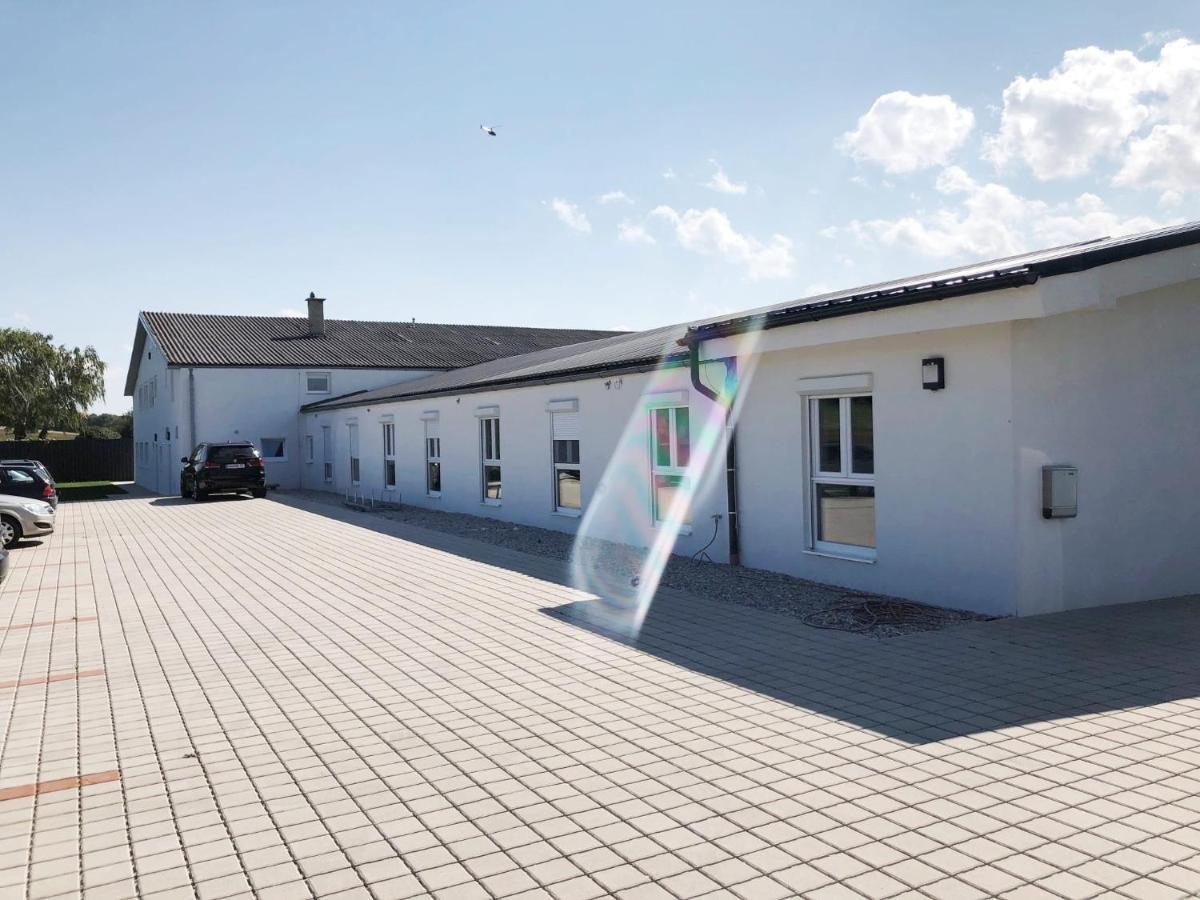 Gaestezimmer Oedenburgerstrasse Pottsching エクステリア 写真